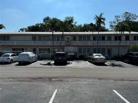 815 SW 10th Ter, Hallandale Beach, FL 33009