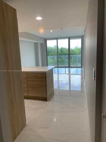 16385 Biscayne Blvd, North Miami Beach, FL 33160