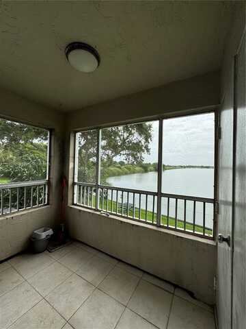 2831 N Oakland Forest Dr, Oakland Park, FL 33309
