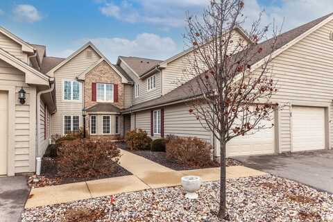 152 Westfield Way, Pewaukee, WI 53072