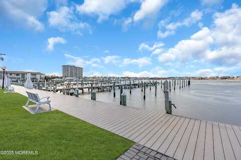 98 Wharfside Drive, Monmouth Beach, NJ 07750