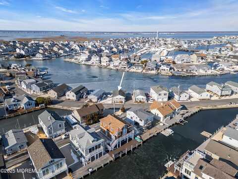 220 W Bayview Drive, Lavallette, NJ 08735