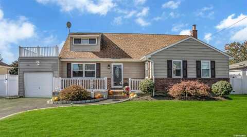 680 Keith Lane, West Islip, NY 11795