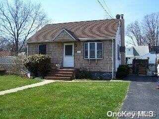 247 N Greene Avenue, Lindenhurst, NY 11757