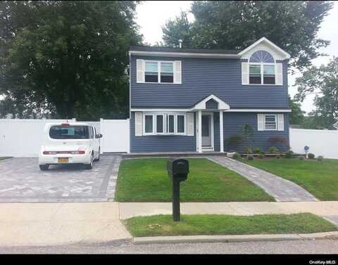 31 Pine Street, Central Islip, NY 11722