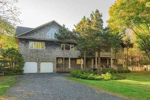 28 Club Lane, Remsenburg, NY 11960