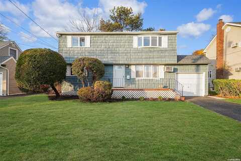 225 N Kings Avenue, Massapequa, NY 11758