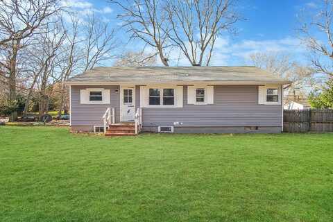 142 Oak Avenue, Riverhead, NY 11901