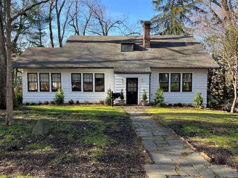 35 Hollywood Place, Huntington, NY 11743