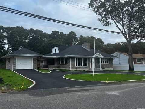 93 Lake Street, Islip, NY 11751