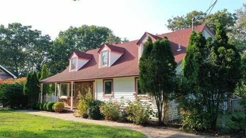 215 Meday Avenue, Mattituck, NY 11952