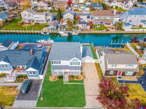 17 Cape Road, Amity Harbor, NY 11701