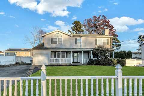 135 N 26th Street, Wheatley Heights, NY 11798