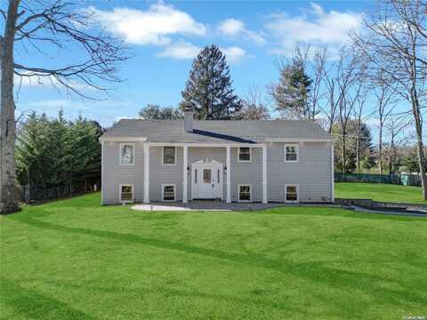 50 Richie Court, Saint James, NY 11780