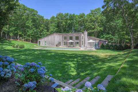 1646 Noyack Road, Southampton, NY 11968