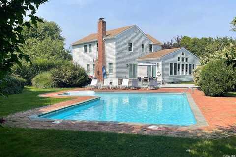 6 Kerrie Court, Southampton, NY 11968