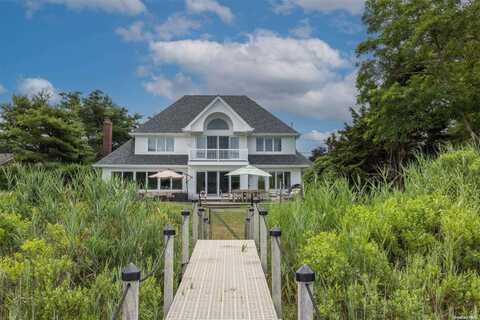 100 Redwood Road, Sag Harbor, NY 11963