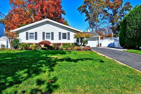 17 Cedarwood Lane, Commack, NY 11725