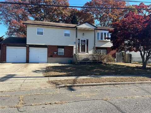 208 S 10th Street, Lindenhurst, NY 11757