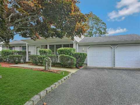 10 Newpoint Lane, East Moriches, NY 11940