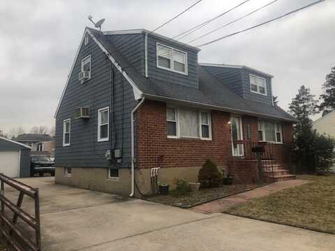 998 E Old Britton Road, North Bellmore, NY 11566