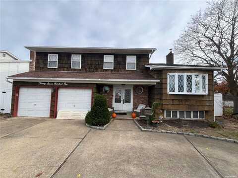 2701 S Seamans Neck Road, Seaford, NY 11783