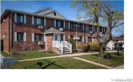 1090 North Alleghany Avenue, Lindenhurst, NY 11757