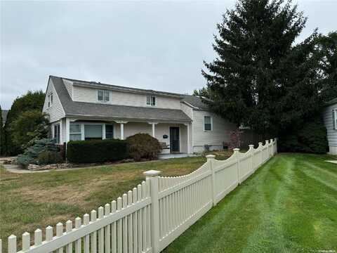 30 Seth Lane, Hicksville, NY 11801