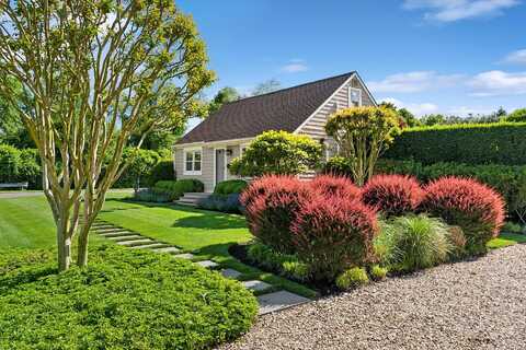 98 Pelham Street, Southampton, NY 11968