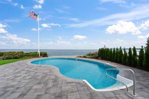 15 Oak Point Drive N, Bayville, NY 11709