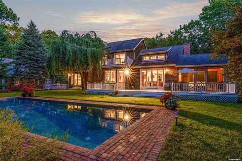 14 Hickory Court, East Hampton, NY 11937