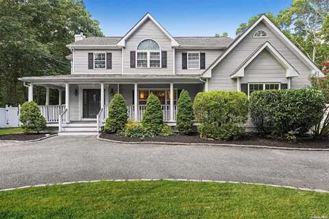 26 Squires Avenue, East Quogue, NY 11942