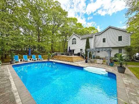 18 Diane Drive, Manorville, NY 11949