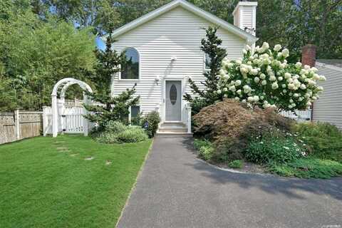 9 Shell, Hampton Bays, NY 11946