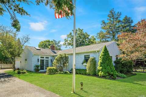 4 Barker, Quogue, NY 11959