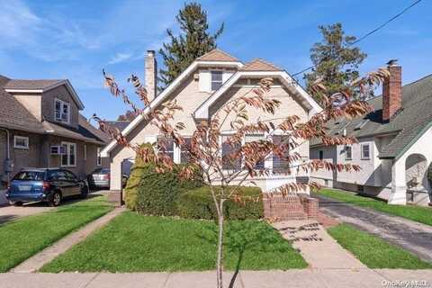 31 Beverly Avenue, Floral Park, NY 11001