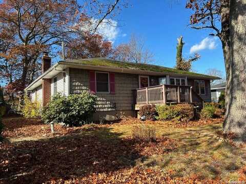 118 Elliot Avenue, Lake Grove, NY 11755