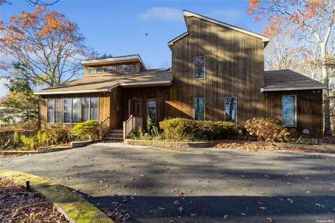 1572 Middle Road, Calverton, NY 11933