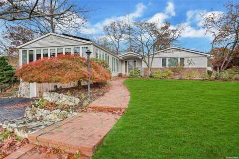 23 Bluff Circle, Hauppauge, NY 11788