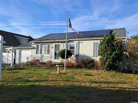 78 E Seacrest Avenue, Lindenhurst, NY 11757