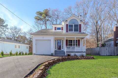 2 Cheemaun Trail, Ridge, NY 11961