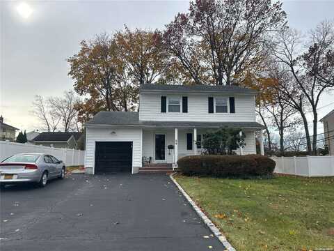 26 Saratoga Street, Commack, NY 11725