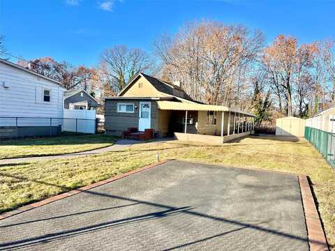 641 Woodland Drive, South Hempstead, NY 11550