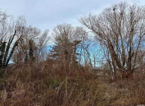 162 Bayview Avenue, Bayport, NY 11705