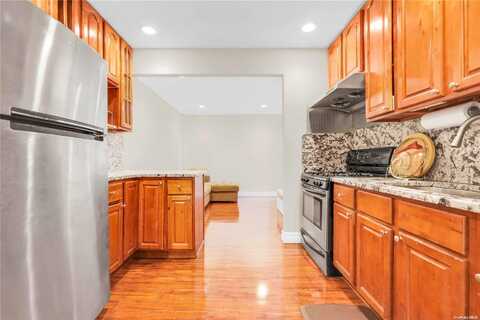 150-11 72nd Road, Flushing, NY 11367