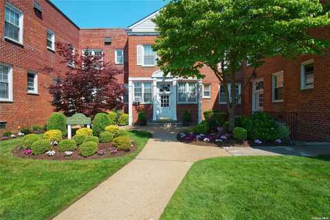 70 S Park Avenue, Rockville Centre, NY 11570