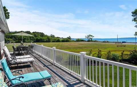 9160 Peconic Bay Boulevard, Laurel, NY 11948