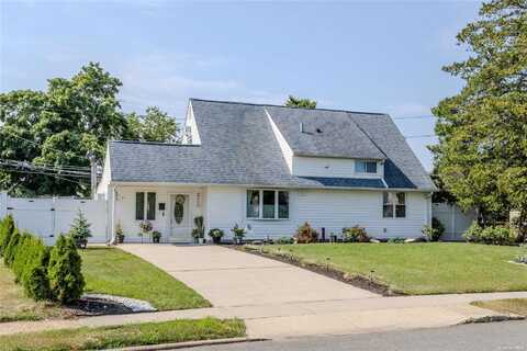 11 Friendly Road, Hicksville, NY 11801