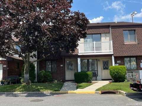 92 Cambridge Drive, Copiague, NY 11726