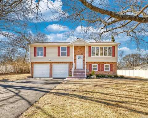 16 Cynthia Lane, Center Moriches, NY 11934